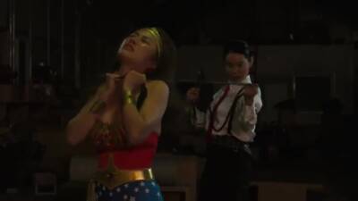 Wonder Woman Captured - upornia