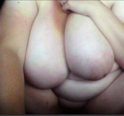 Trailertrash-ish BBW with heavy boobs on webcam 1 - drtuber