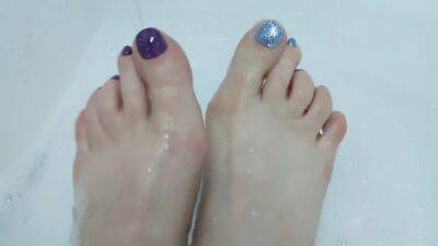 Perfect Feet Of Mistress Lara In Bathroom - hclips