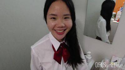 Pov Cute 18yo Japanese Schoolgirl Gets A Huge Facial After She Sucks Her Stepdads Dick To Thank Him For Her New Phone - upornia - Japan