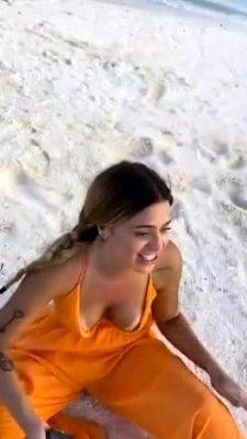 Viih Tube ninfeta pagou peitinho bêbada na praia - drtuber