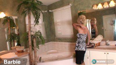 Toys Her - This Milf Takes A Long, Hot Bath And Toys Her Perfectly Shaved Cunt With A Vibrator. - hotmovs.com