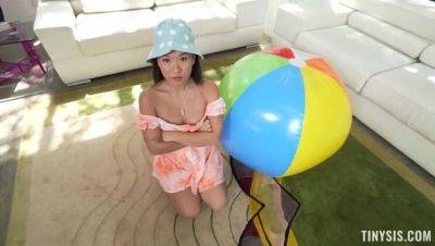 Kimmy Kimm - Kimmy Kim - Asian Beauty Kimmy Kim - S2e7: A Game of Deepthroat - porntry.com