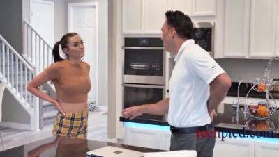 Stepdaughter Mia Taylor Catches Stepdad Jerking Off - xxxfiles.com